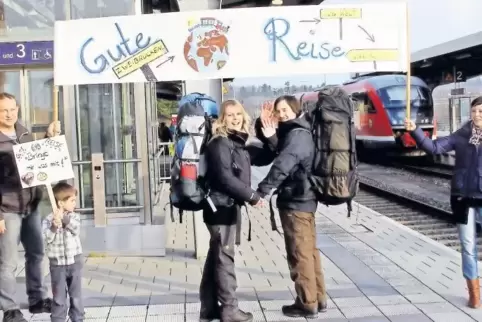 Vom Zweibrücker Bahnhof aus starten Anika Rzepka und Florian Scharfenberger 2013 ihre Weltreise. Thomas Hurth, Scharfenbergers S