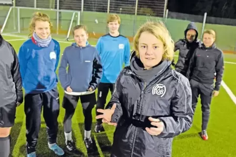 Susanne Hartel fängt freiwillig in der untersten Liga als Trainerin an. Sie glaubt, dass irgendwann eine Frau in der Bundesliga 