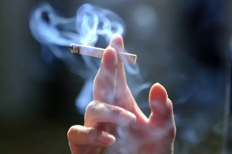 Das Schnorren einer Zigarette soll laut Polizei Anlass für die Schlägerei in einer Waldseer Kneipe gewesen sein. Foto: DPA 