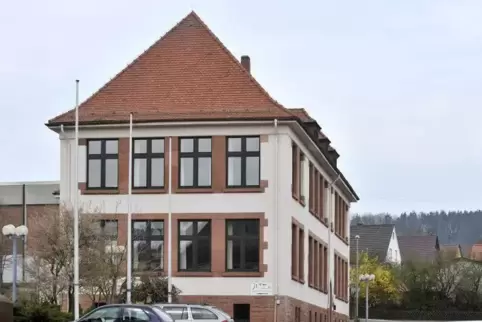 Bis 1979 drückten die Schüler hier in der Pestalozzischule die Schulbank. Nun soll eine Seniorenwohneinrichtung im Otterbacher B