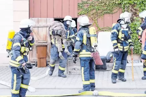 Nach einem Alarm muss die Feuerwehr laut Gesetz innerhalb von acht Minuten Hilfe leisten können. Das Foto entstand bei einer Übu