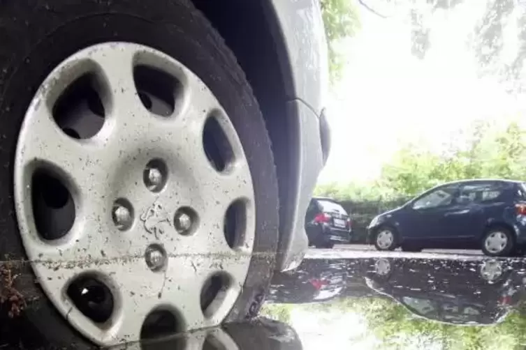 Die Reifen von ver Autos wurden in Frankenthal zerstochen.  Symbolfoto: dpa