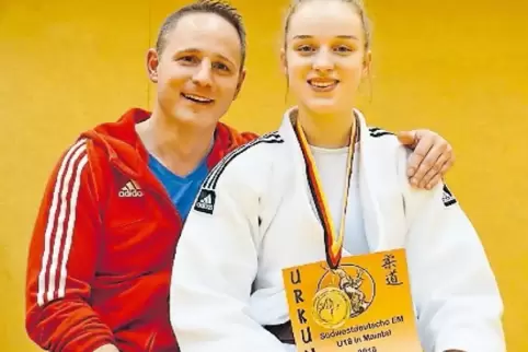 Hannah Burkhard mit ihrem Trainer Dirk Biehler.