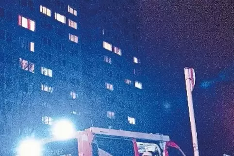 Rund 50 Einsatzkräfte rückten am Sonntag nach Berlin-Lichtenberg aus.