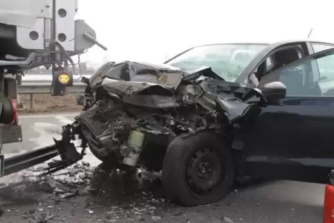 Die Fahrerin erlitt bei dem Unfall schwere Verletzungen. Foto: Polizei 