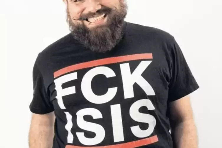 Hipsterbart, Piercing und Anti-IS-Shirt: Firas Alshater entspricht äußerlich nicht gerade dem gängigen Bild eines Arabers und sp