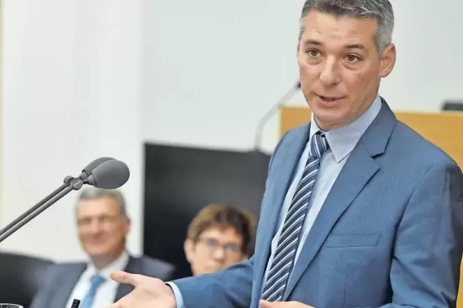 Ist der Wunschkandidat von Annegret Kramp-Karrenbauer und Stephan Toscani (im Hintergrund) für den Job des CDU-Fraktionsvorsitze Ist der Wunschkandidat von Annegret Kramp-Karrenbauer und Stephan Toscani (im Hintergrund) für den Job des CDU-Fraktionsvorsitze