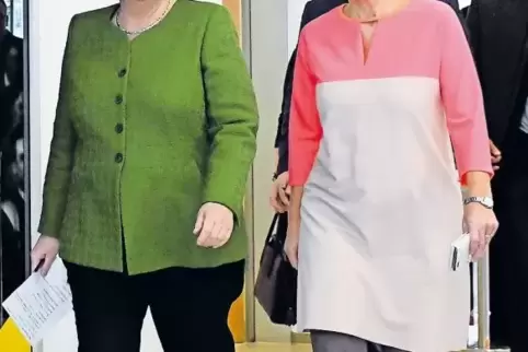 Im Gleichschritt: Kanzlerin Angela Merkel und Annegret Kramp-Karrenbauer, die am 12. September letztmals in Ludwigshafen zu Gast