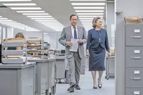 Chefredakteur Ben Bradlee (Tom Hanks) weiß Verlegerin Key Graham (Meryl Streep) hinter sich, als es um die Veröffentlichung der 