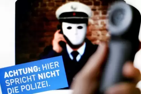 Erneut haben Betrüger versucht, Senioren auszuspionieren, indem sie sich am Telefon als Polizeibeamte ausgaben. Foto: Martin Ger