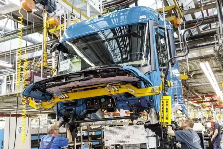 Gut 20 Prozent der weltweiten Daimler-Lkw-Produktion stammt aus dem Werk im südpfälzischen Wörth (Foto). Foto: Daimler/frei 
