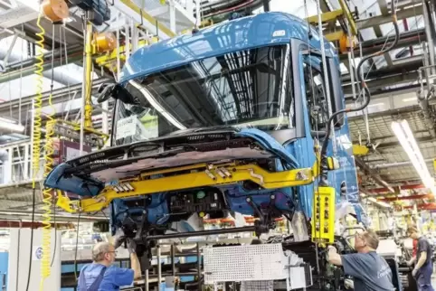Gut 20 Prozent der weltweiten Daimler-Lkw-Produktion stammt aus dem Werk im südpfälzischen Wörth (Foto). Foto: Daimler/frei 