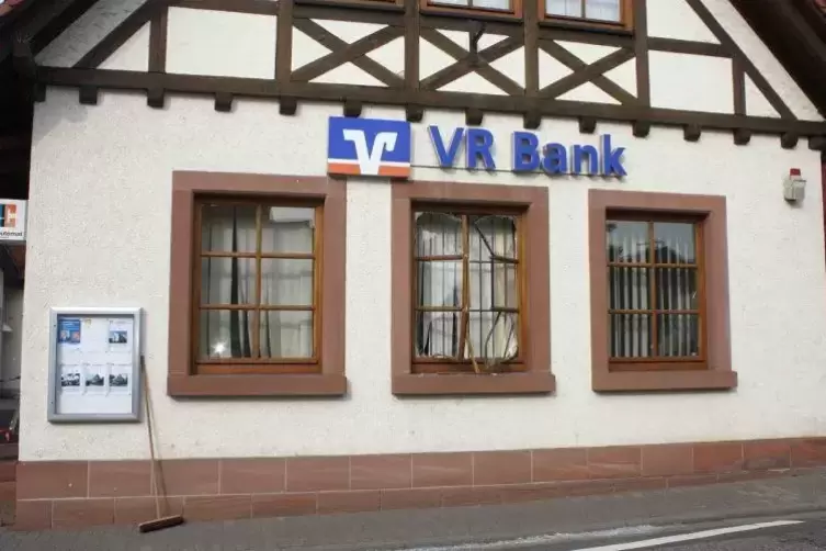 Die VR-Bank in Steinfeld. Foto: Polizei 