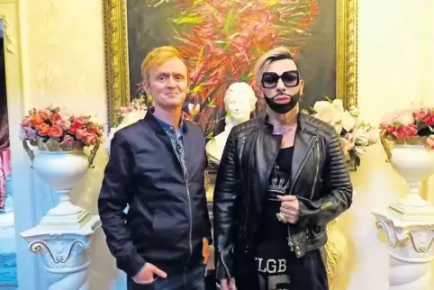 Im Nest des Paradiesvogels: Pierre M. Krause mit Harald Glööckler im Haus des Modezaren ...
