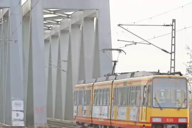 Das Nahverkehrsangebot soll während der Sanierungsarbeiten aufgestockt werden. Das Nahverkehrsangebot soll während der Sanierungsarbeiten aufgestockt werden.