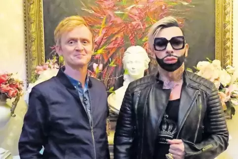 Im Nest des Paradiesvogels: Pierre M. Krause mit Harald Glööckler im Haus des Modezaren ...