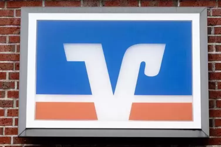 Die VR-Bank -Filiale in Busenberg wird demnächst zur SB-Stelle.  Symbolbild: dpa