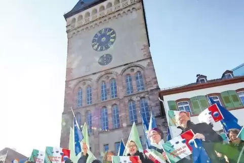 Flagge zeigen für Europa und Italien: Rund 100 Speyerer sind gestern für die Stärkung der EU auf die Straße gegangen.