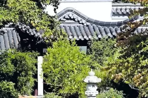 Blickfang im Chinesischen Garten des Mannheimer Luisenparks: das Teehaus.