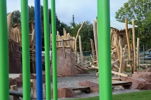 Weil es immer wieder Vandalismus und Verschmutzung auf der Alla-Hopp-Anlage in Deidesheim gibt, will die Verbandsgemeinde unter 
