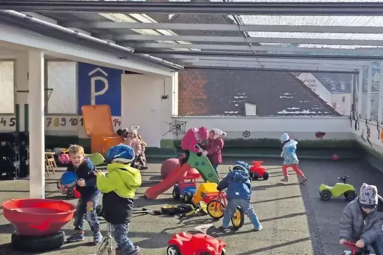 Sozialer Brennpunkt: 65 Kinder aus 18 Nationen besuchen die Luther-Kindertagesstätte in der Pirmasenser Fußgängerzone.
