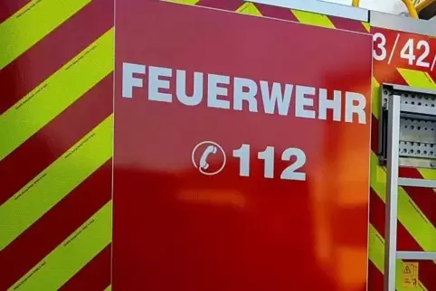Die Feuerwehr brachte die Pensionsgäste aus dem Gebäude.  Symbolfoto: Hartschuh