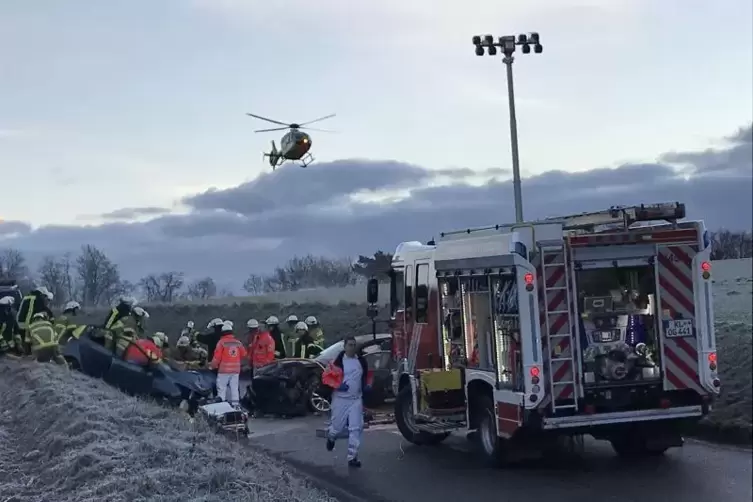 Bei diesem Unfall am 13. Februar bei Otterberg hatte eine Frau schwerste Verletzungen erlitten.  Foto: Feuerwehr/frei