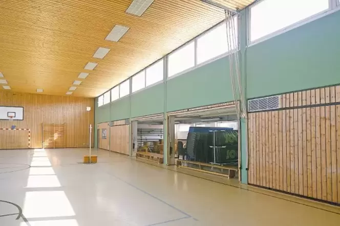 Die Schulturnhalle im Stadtteil Fehrbach soll saniert werden, dafür erhält die Stadt Fördermittel vom Bund.