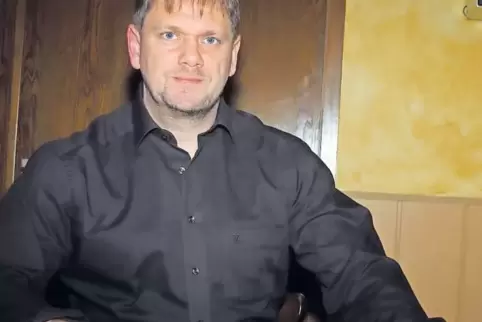 Der 40-jährige Steffen Schwarz stellt sich heute dem Ratsvotum und will sich zum neuen Kröpper Ortsbürgermeister wählen lassen.