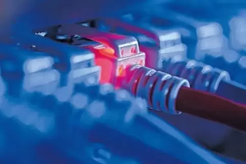 Einfallstor auf der Datenautobahn: Offenbar waren Hacker über Wochen im Netz des Bundes unterwegs.