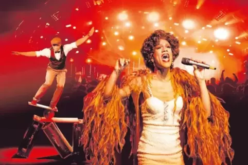 Als perfekter Wiedergänger von Whitney Houston wurde Travestiestar Ikenna Benéy Amaechi bei der Premiere 2013 gefeiert.