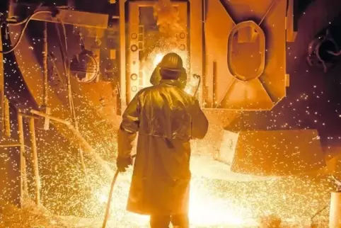 Rund 35 Millionen Tonnen Stahl und Aluminium stellen Produzenten in Europa pro Jahr her. Das Foto zeigt die Stahlproduktion bei 
