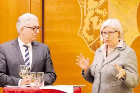 Birthe Kunze-Bergs im Gespräch mit Innenminister Roger Lewentz.