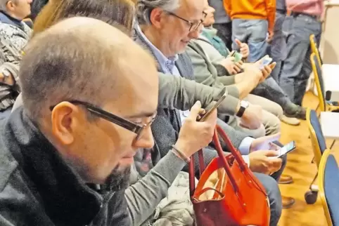 Viele hatten die App schon auf dem Handy, als die ersten Testnachrichten verschickt wurden.
