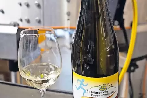 Einen Riesling classic gibt’s für die Starter beim Weinstraßenmarathon am 15. April.