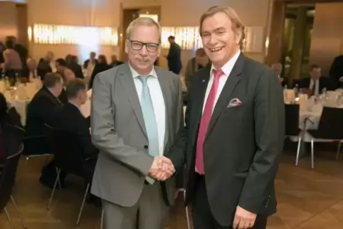 Wolfgang van Vliet (SPD, links) hat zum 1. Januar Ernst Merkel (CDU) als Chef der Wohnungsbaugesellschaft GAG abgelöst. Archivfo