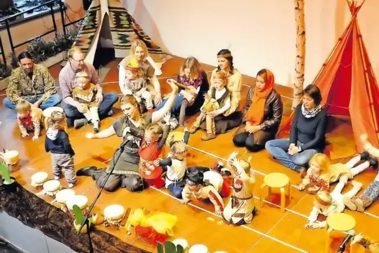 Mehr als 60 Kinder haben im vergangenen Jahr im Von-Busch-Hof einen Tag bei den Indianern musikalisch dargestellt. Bereits Dreij