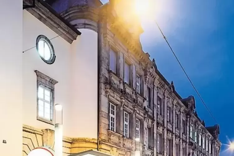 Neuer &ouml;ffentlicher Zugang: Plan f&uuml;r Umbau mittig an Bahnhofstra&szlig;en-Fassade.