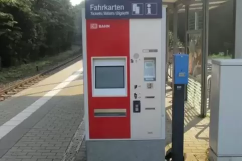 In der vergangenen neun Monaten wurde der Fahrkartenautomat bereits fünf mal aufgebrochen.  Foto: Polizei/frei 