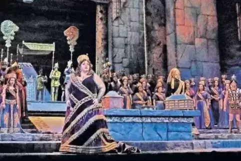 Eine Szene der New Yorker Inszenierung von Rossinis „Semiramide“.