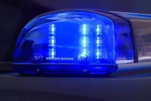 Die Unfallflucht ereignete sich am Nachmittag des 18. Dezembers. Nun hat der Halter des schwarzen Mercedes’ eine Belohnung ausge