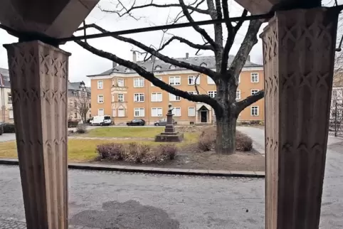 Zwischen 3,39 und 4,19 Euro pro Quadratmeter kosten die großen Stadtwohnungen in der Pestalozzistraße in Landau.