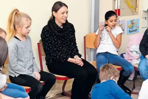 Mit spielererischen Übungen in den Klassen kann Corinna Weyer die Gruppendynamik verbessern. Für Prävention bleibt aber wenig Ze