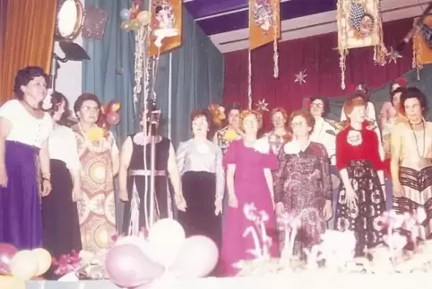 In Abendkleidern: Der „Bunte Abend“der KFD in den 1970ern war ausdrücklich keine Fasnachtsveranstaltung. Später wurde er von Wei