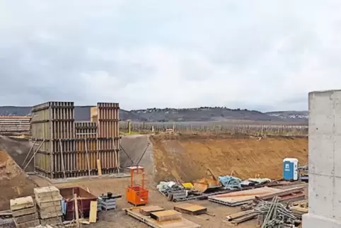 Die drei vorgesehenen Übergänge, hier mit Blick in Richtung Battenberg, nehmen nach und nach Konturen an.
