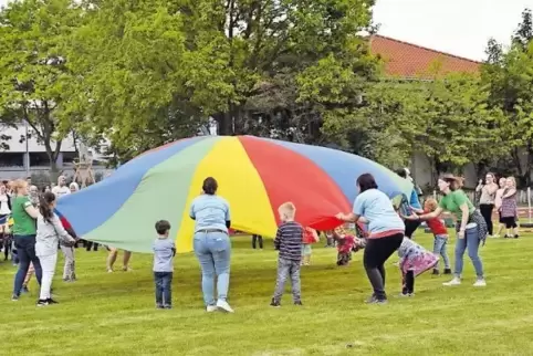 Damit sich die Kinder des Haus’ Sonnenschein sich richtig austoben können, soll das Außengelände erweitert werden.