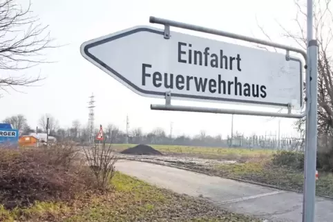 Der Standort liegt zwischen Umspannwerk und Feuerwehrgerätehaus.