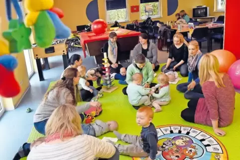 Die Großniedesheimer Krabbelgruppe – hier ein Bild von 2016 – zieht im Sommer vorübergehend in die Schule, damit im Jugendtreff 
