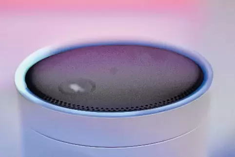 Lacht nur noch auf Nachfrage: Amazons Sprachassistentin Alexa hat Kunden mit Gelächter aus dem Lautsprecher „Echo“ erschreckt.
