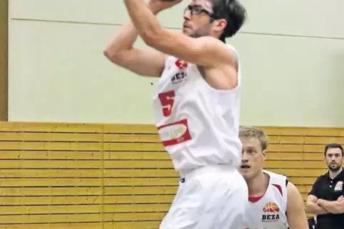 Martin Langenfeld fliegt zwei Punkten entgegen.